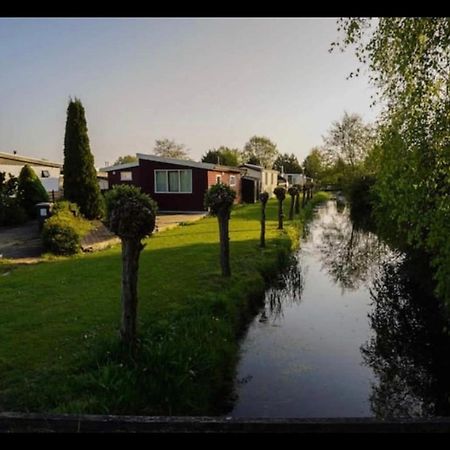 Cozy Chalet In Opmeer Near Amsterdam And Beach Екстериор снимка