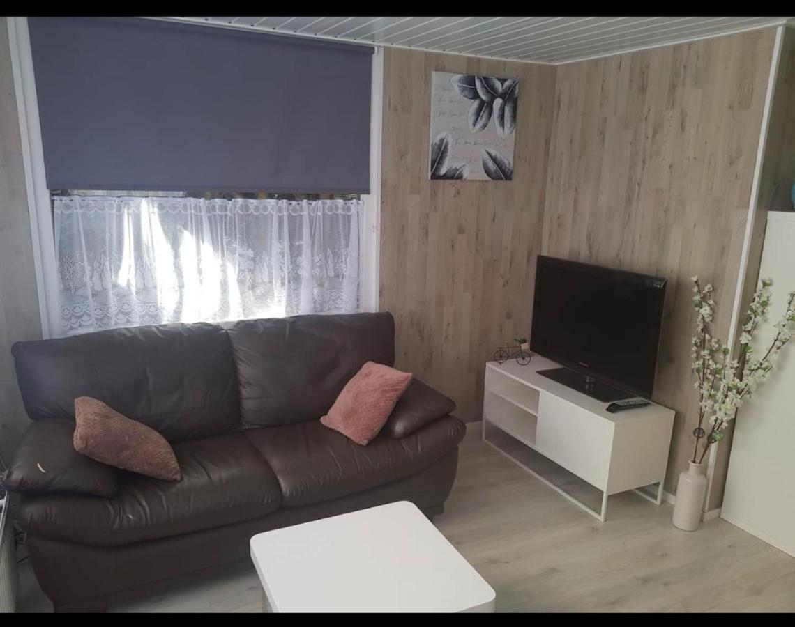 Cozy Chalet In Opmeer Near Amsterdam And Beach Екстериор снимка