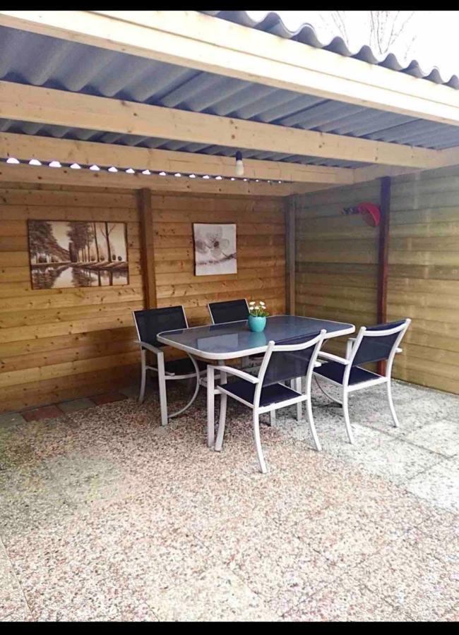 Cozy Chalet In Opmeer Near Amsterdam And Beach Екстериор снимка